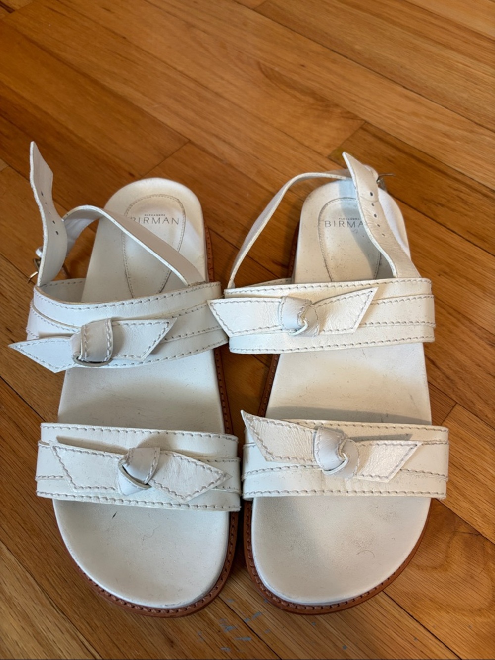 Alexandre Birman white flat bow sandals size 40.5
